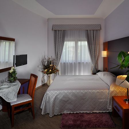 Hotel Roma Tiburtina Metro Eksteriør bilde